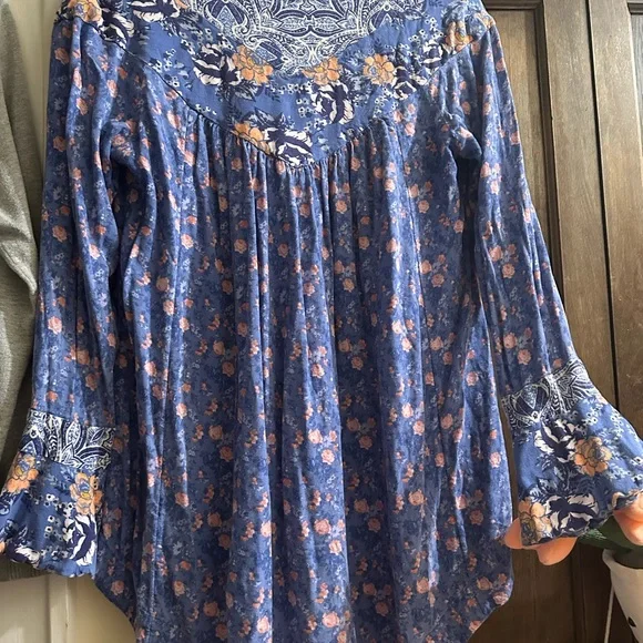 Free People size S- super flowy boho long sleeve top - Picture 5 of 5